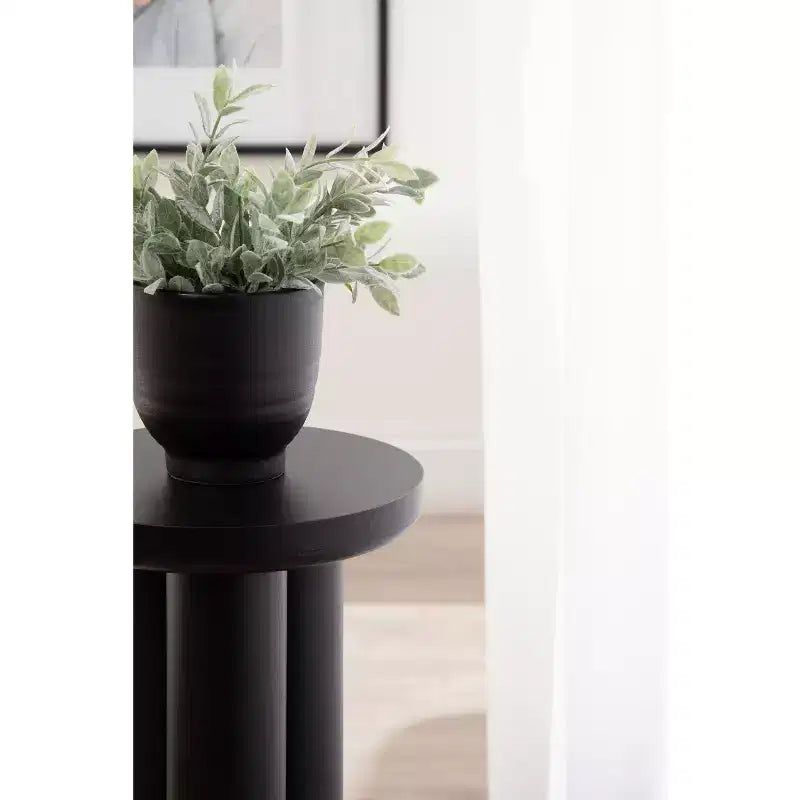 Kate and Laurel Pylar Round Drink Table