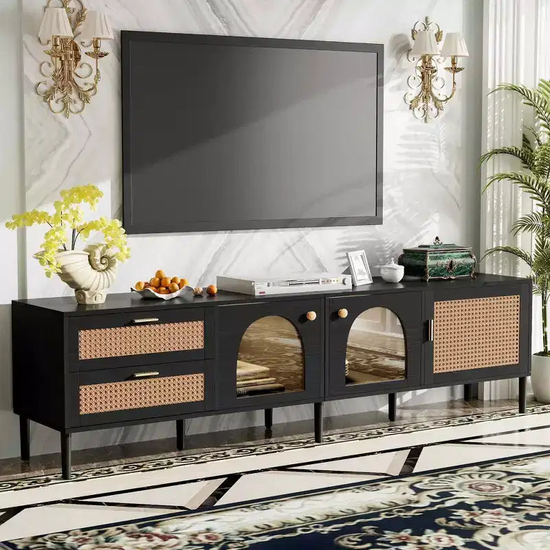 Meuble TV en rotin avec 3 armoires et 2 tiroirs, Meuble console média d'inspiration rotin pour téléviseurs jusqu'à 80 pouces, Meuble TV pour salon noir