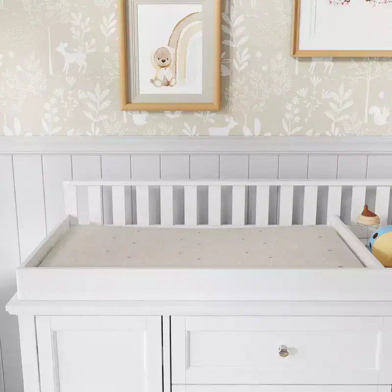 Commode à langer blanche, Organisateur de chambre de bébé spacieux avec tiroirs et placards pour couches, vêtements et jouets